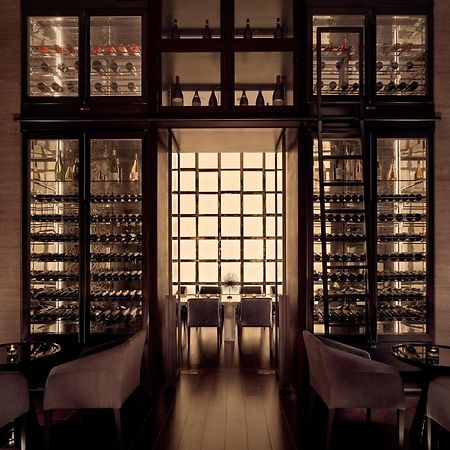 Grand Hyatt Abu Dhabi Hotel & Residences Emirates Pearl Экстерьер фото The wine room at the restaurant